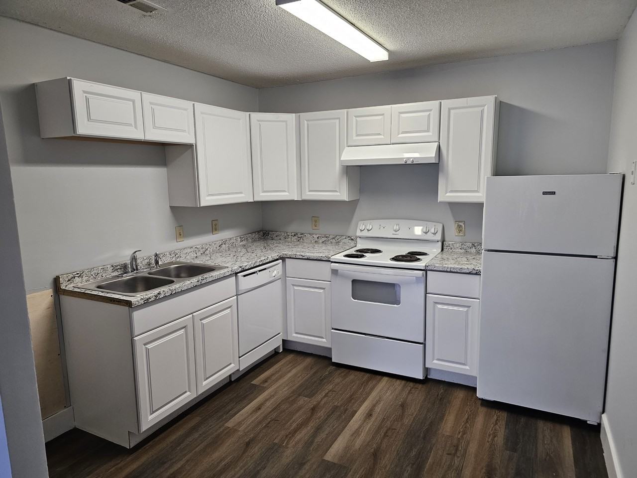 514 E Harden St - Photo 3 of 16