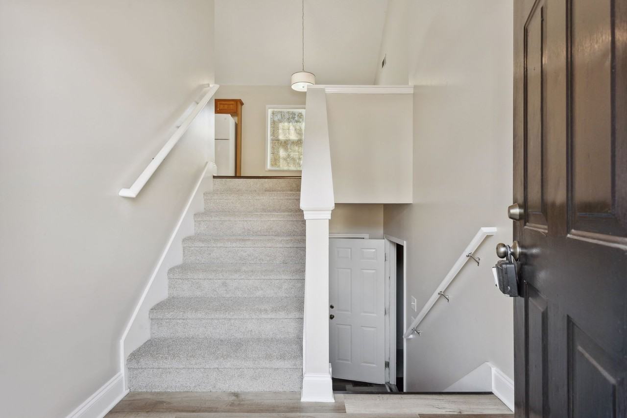 1510 Brooks Pointe Ct - Photo 3 of 41