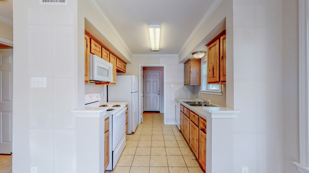 2316-2318 Cornell Dr - Photo 3 of 35