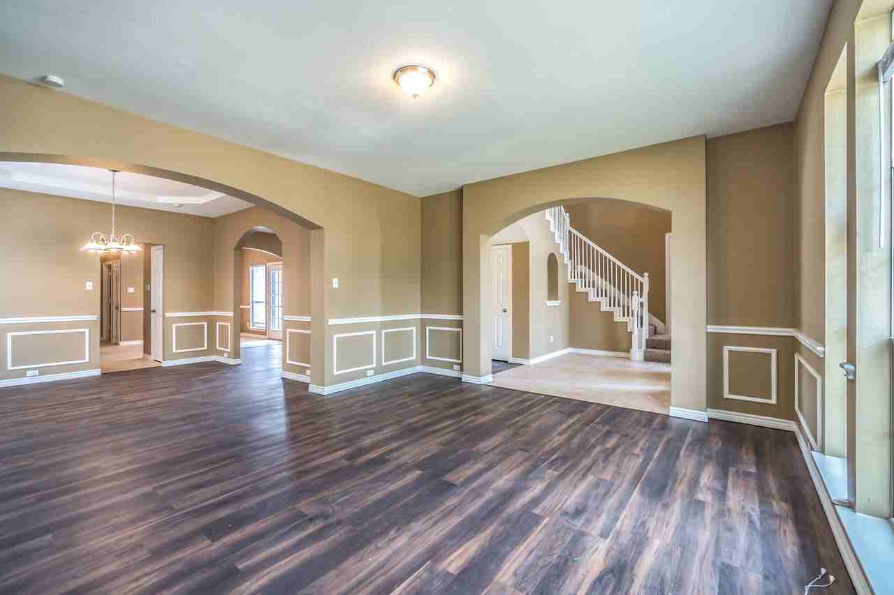 401 Buffalo Creek Dr - Photo 6 of 9