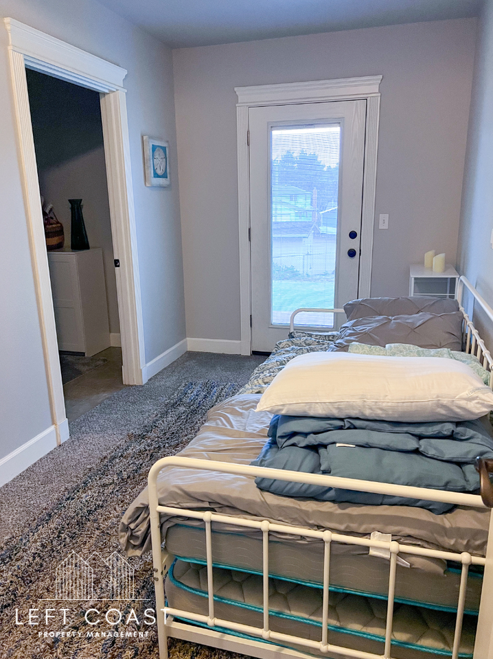 391 Se Jetty Ave #1 - Photo 4 of 19