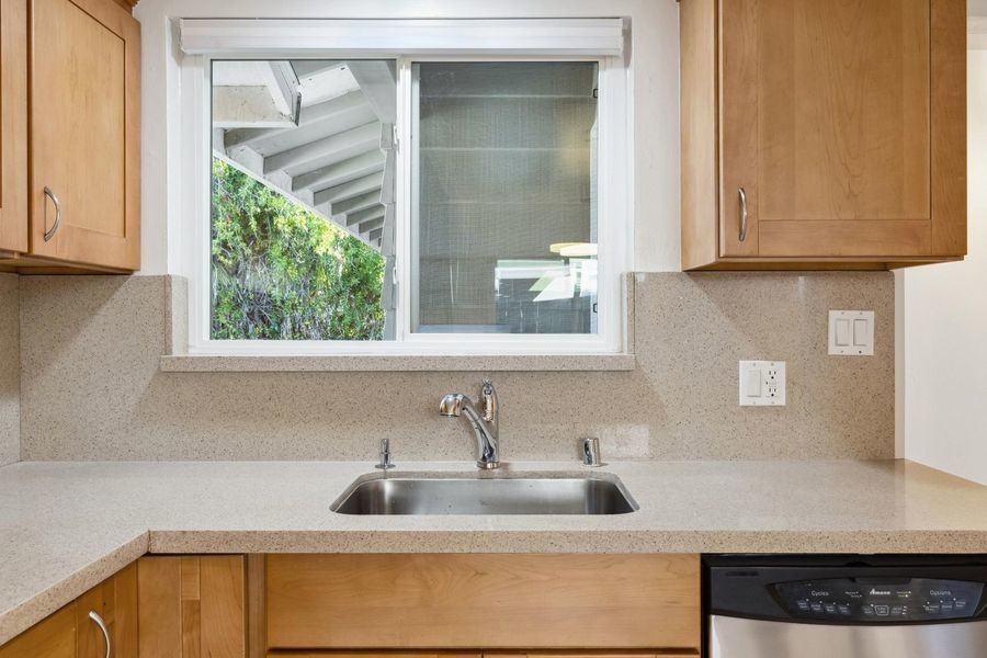 6386 Blackwood Dr - Photo 3 of 36