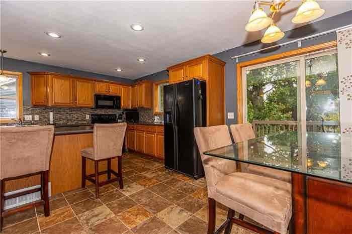 340 Monte Carlo Dr - Photo 2 of 10