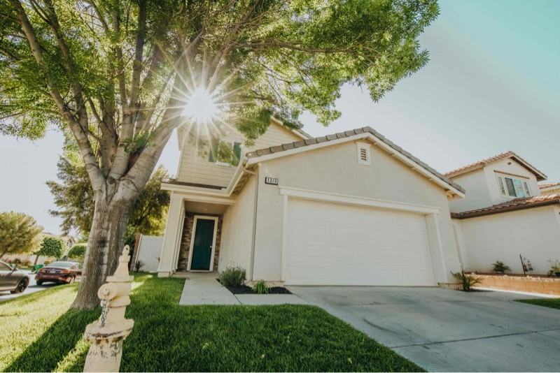 1373 Grapeseed Ln - Photo 2 of 23