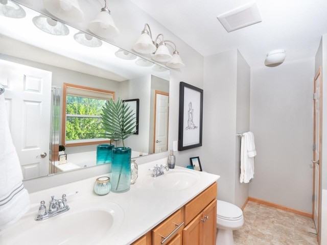 8451 Emery Pkwy N - Photo 3 of 20