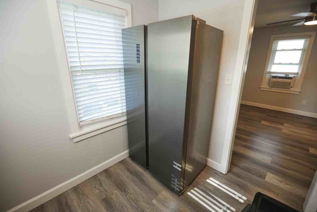 2349 8th Ave N - Photo 3 of 10