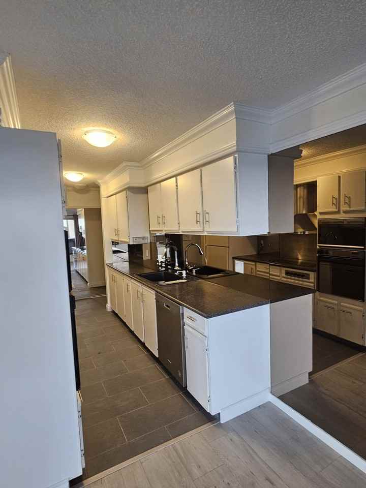 Queens Ave - Photo 2 of 15