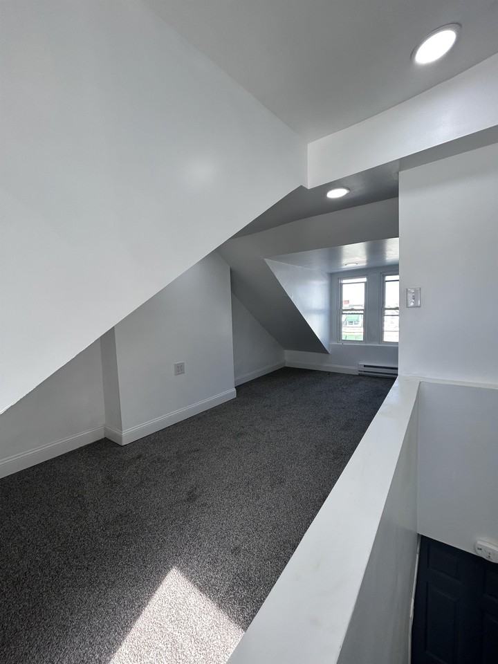 1332 Green St #1 - Photo 3 of 18