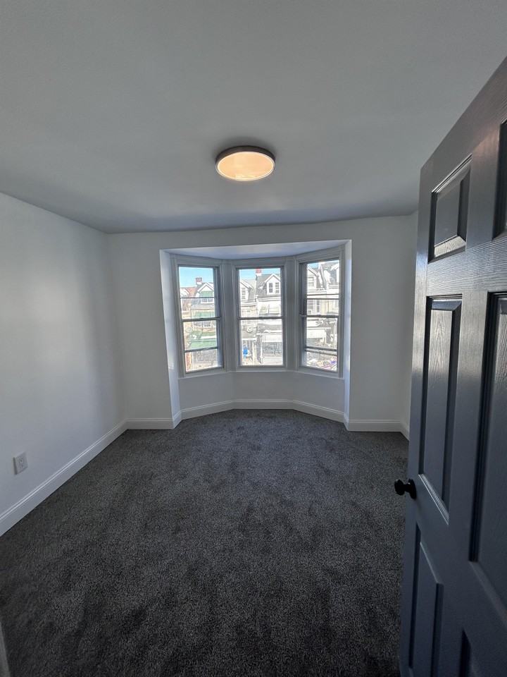 1332 Green St #1 - Photo 4 of 18