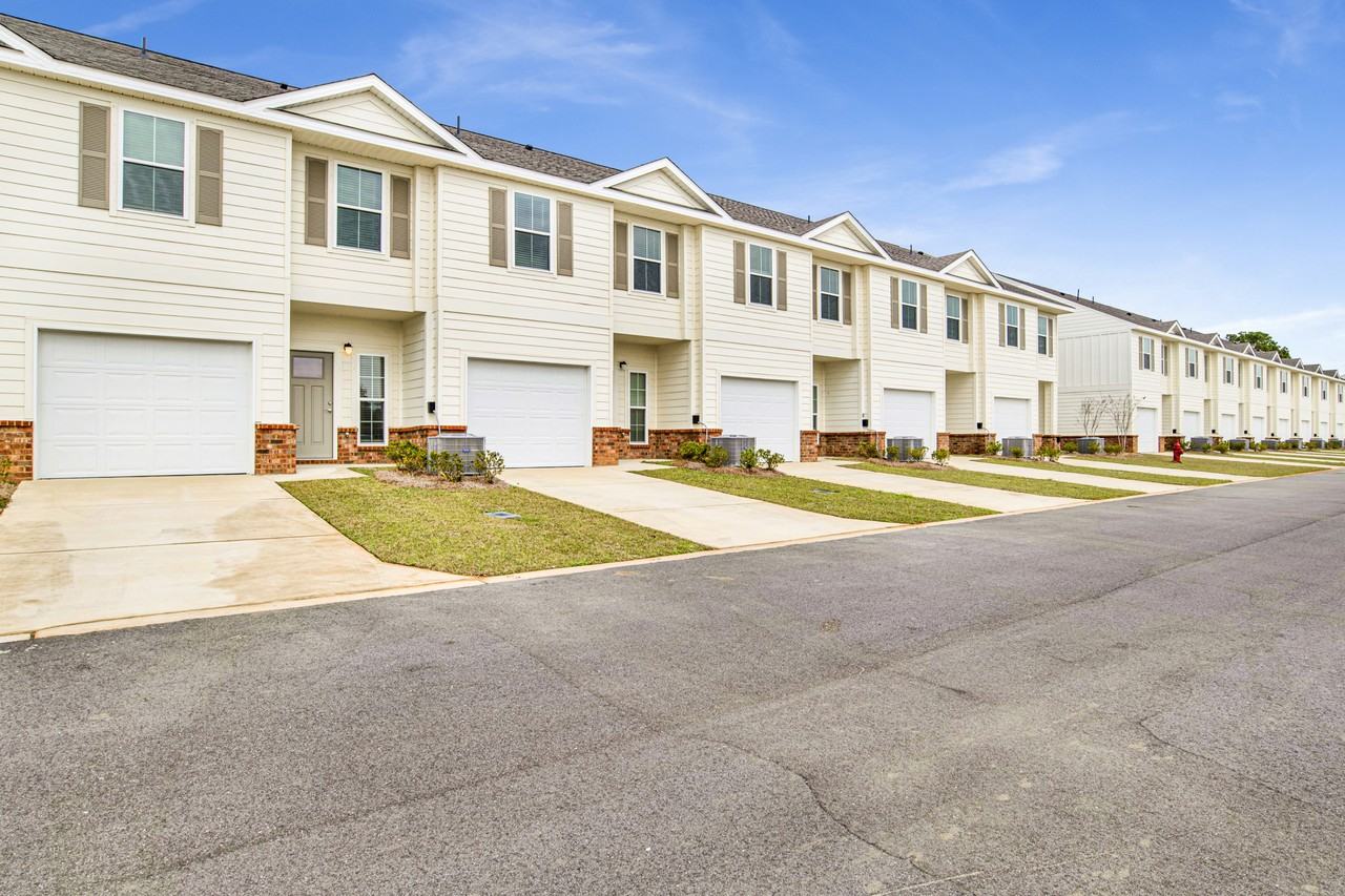 Cottages at Craft Farms Townhouses - 21150 Coastal Gateway Blvd Gulf ...