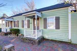 featured image of 543 E Harris St