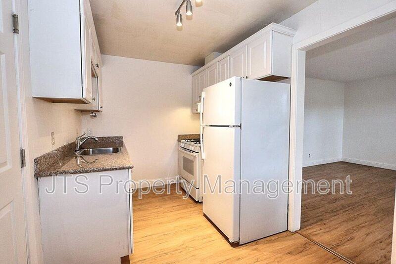 5302 Gordon Dr - Photo 3 of 50