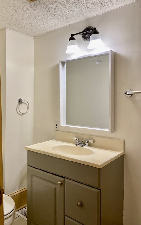 453 W Haywood St #A - Photo 3 of 8