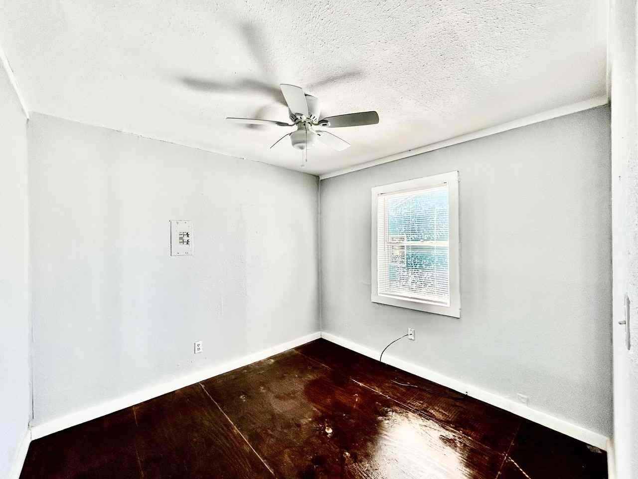 616 W Colorado St - Photo 3 of 9
