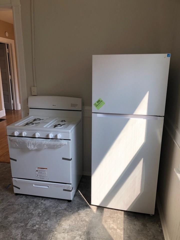 2425 N Farwell Ave - Photo 2 of 8