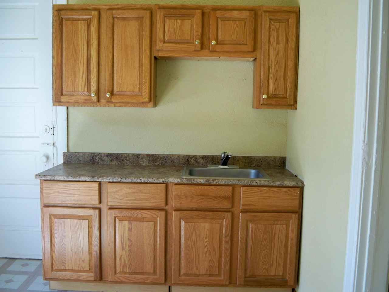 2425 N Farwell Ave - Photo 3 of 8