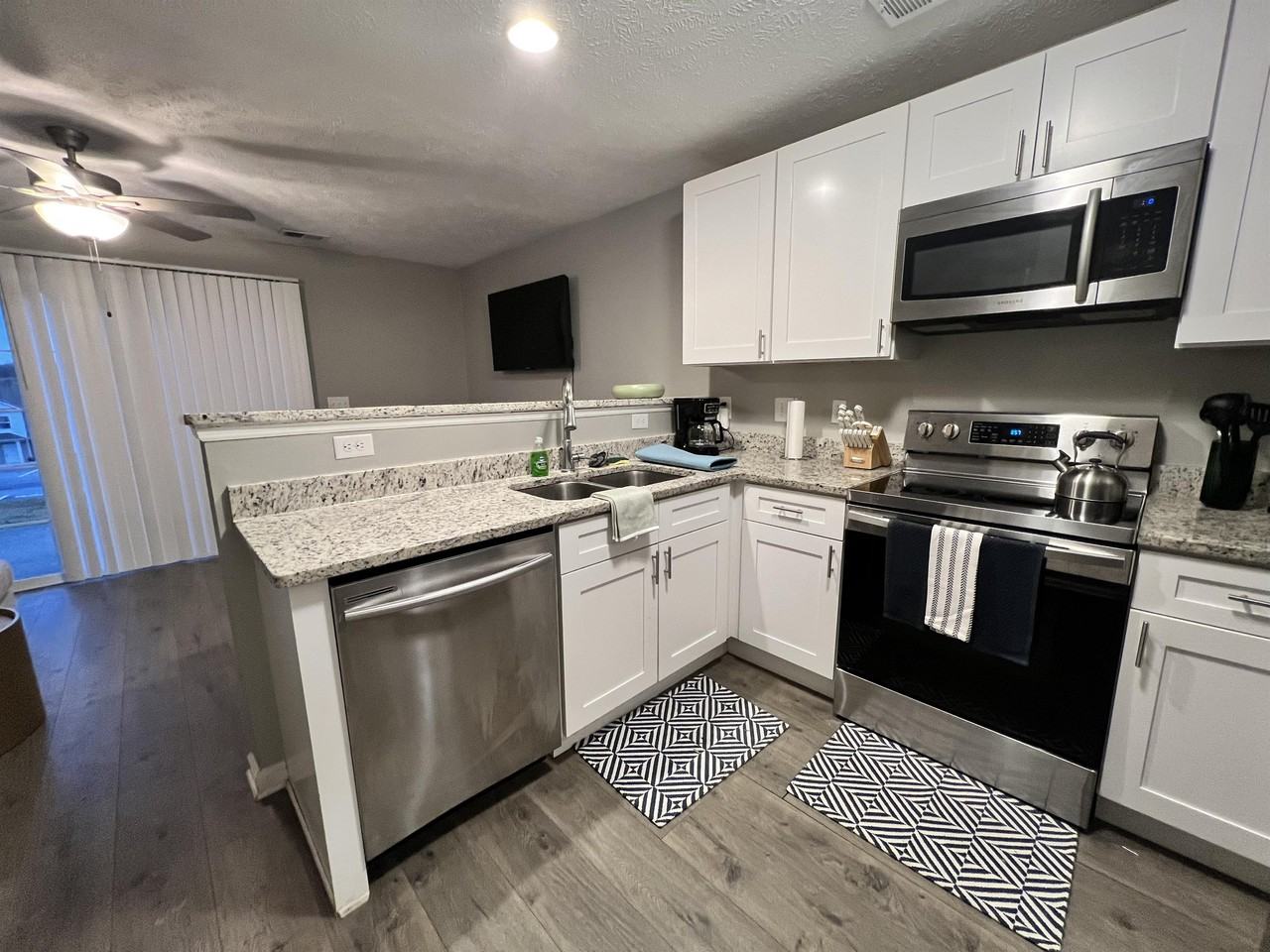 105 Kathryn Court #105 - Photo 2 of 10