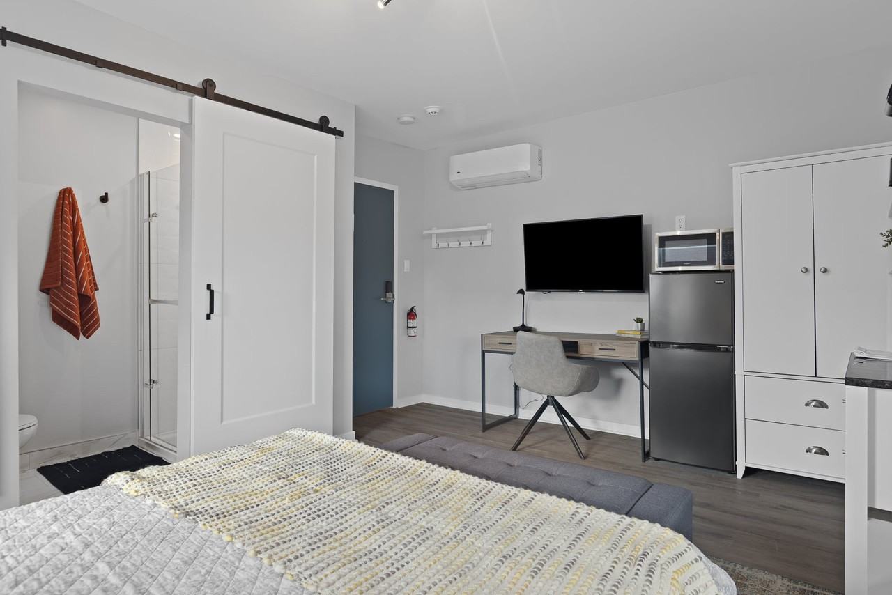 146 Osgoode St - Photo 3 of 7