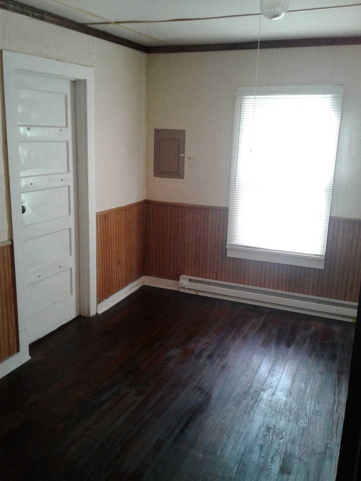 2853 W Olive St #1 - Photo 4 of 10