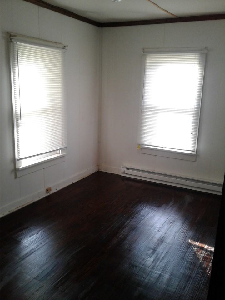 2853 W Olive St #1 - Photo 5 of 10