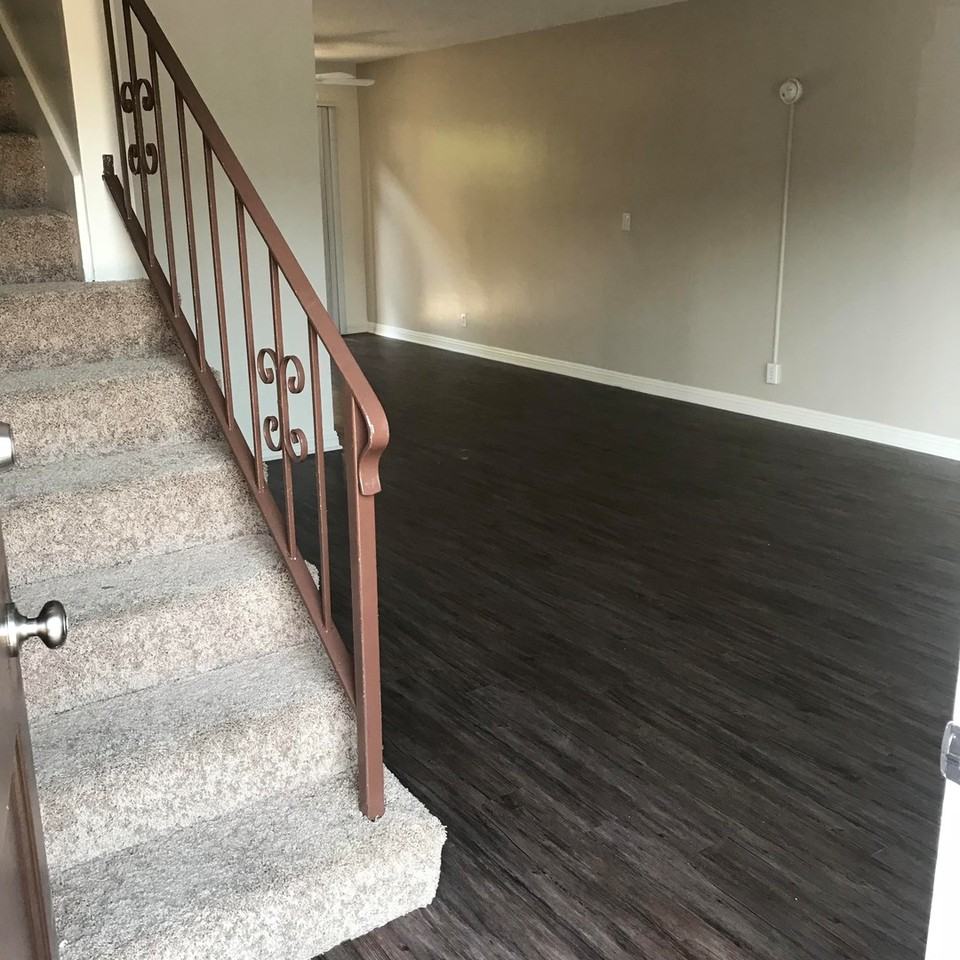 Medallion Court - Photo 3 of 31