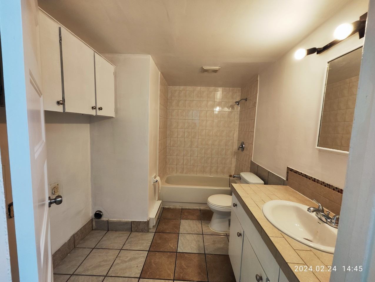 967 Rue Dubuisson #2 - Photo 2 of 6