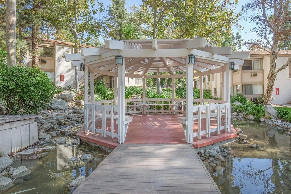 315 N Associated Rd - Photo 5 of 33