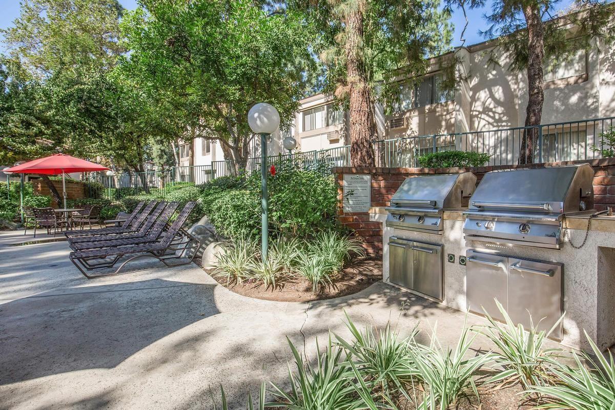 315 N Associated Rd - Photo 4 of 33