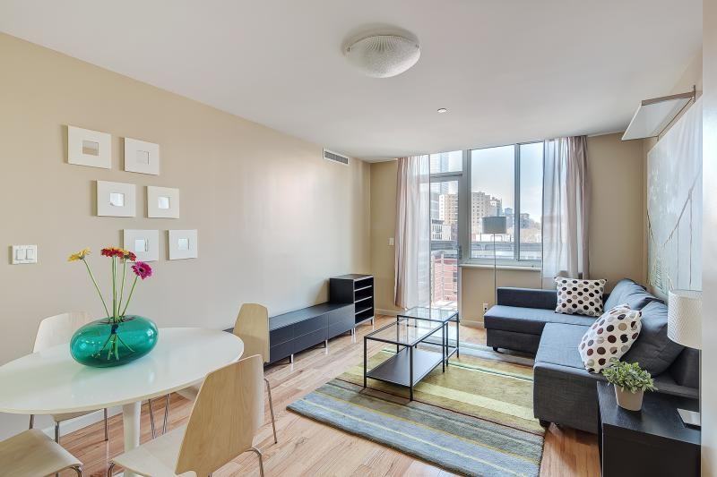 1635 Lexington Ave Apt 6d - Photo 3 of 12