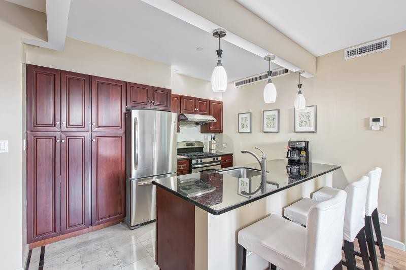 1635 Lexington Ave Apt 6d - Photo 2 of 12