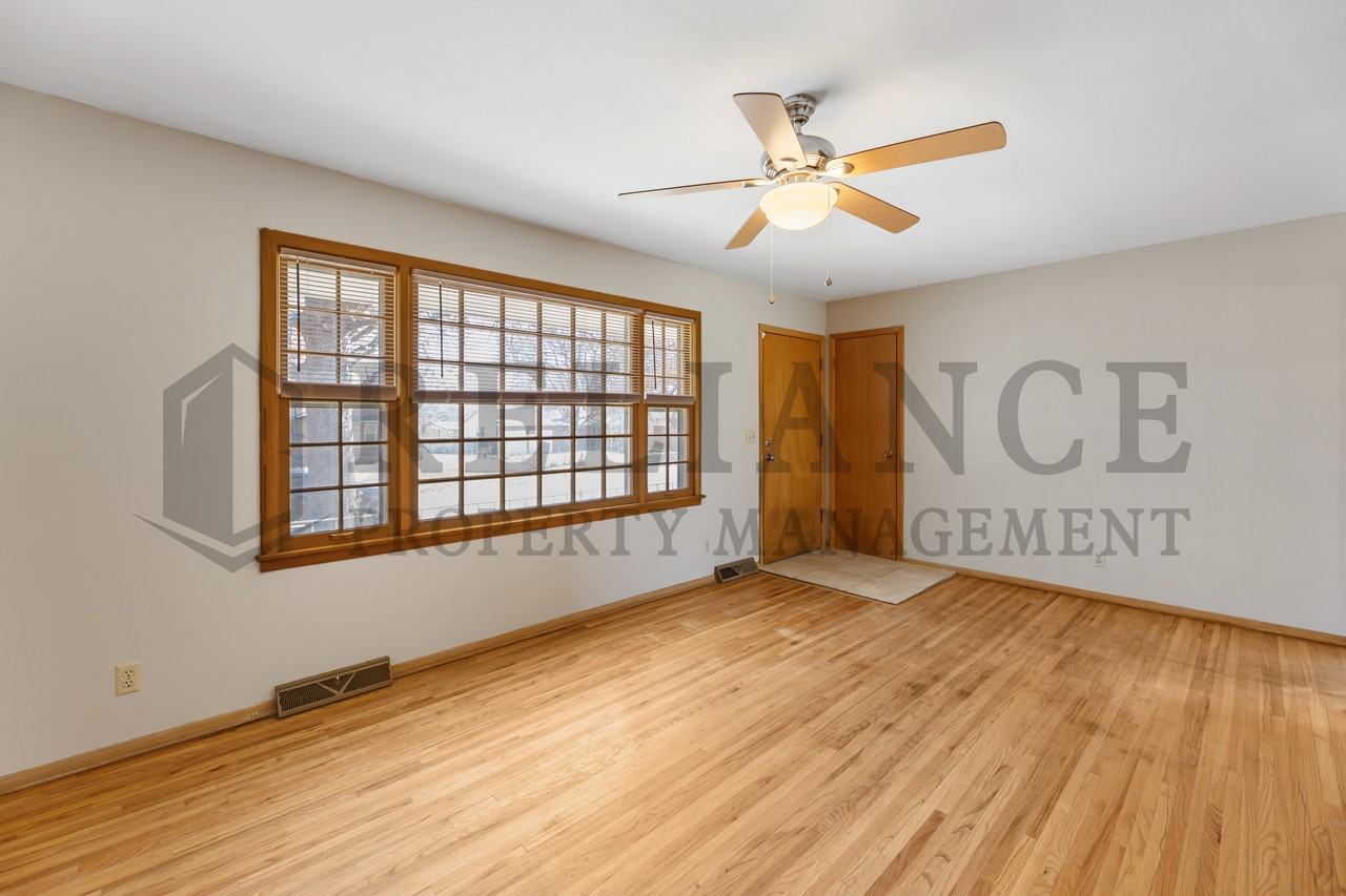 935 N Valleyview St - Photo 2 of 19