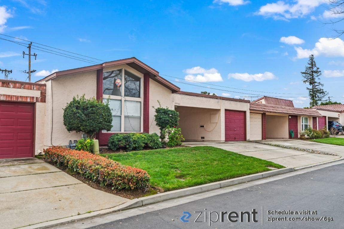 19946 Beekman Pl - Photo 2 of 19