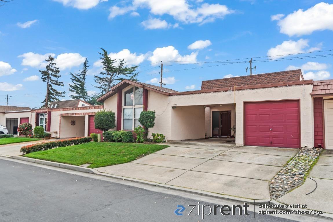 19946 Beekman Pl - Photo 3 of 19