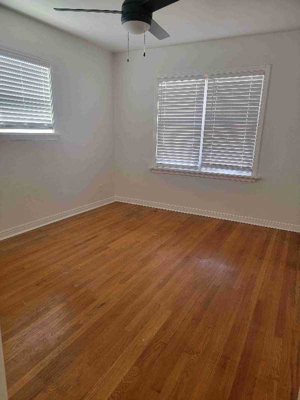 5976 Drury Ln - Photo 3 of 5