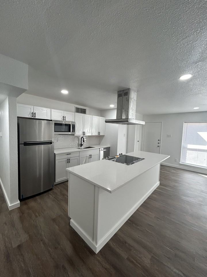 6405 Yarmouth Ave #NA - Photo 2 of 16