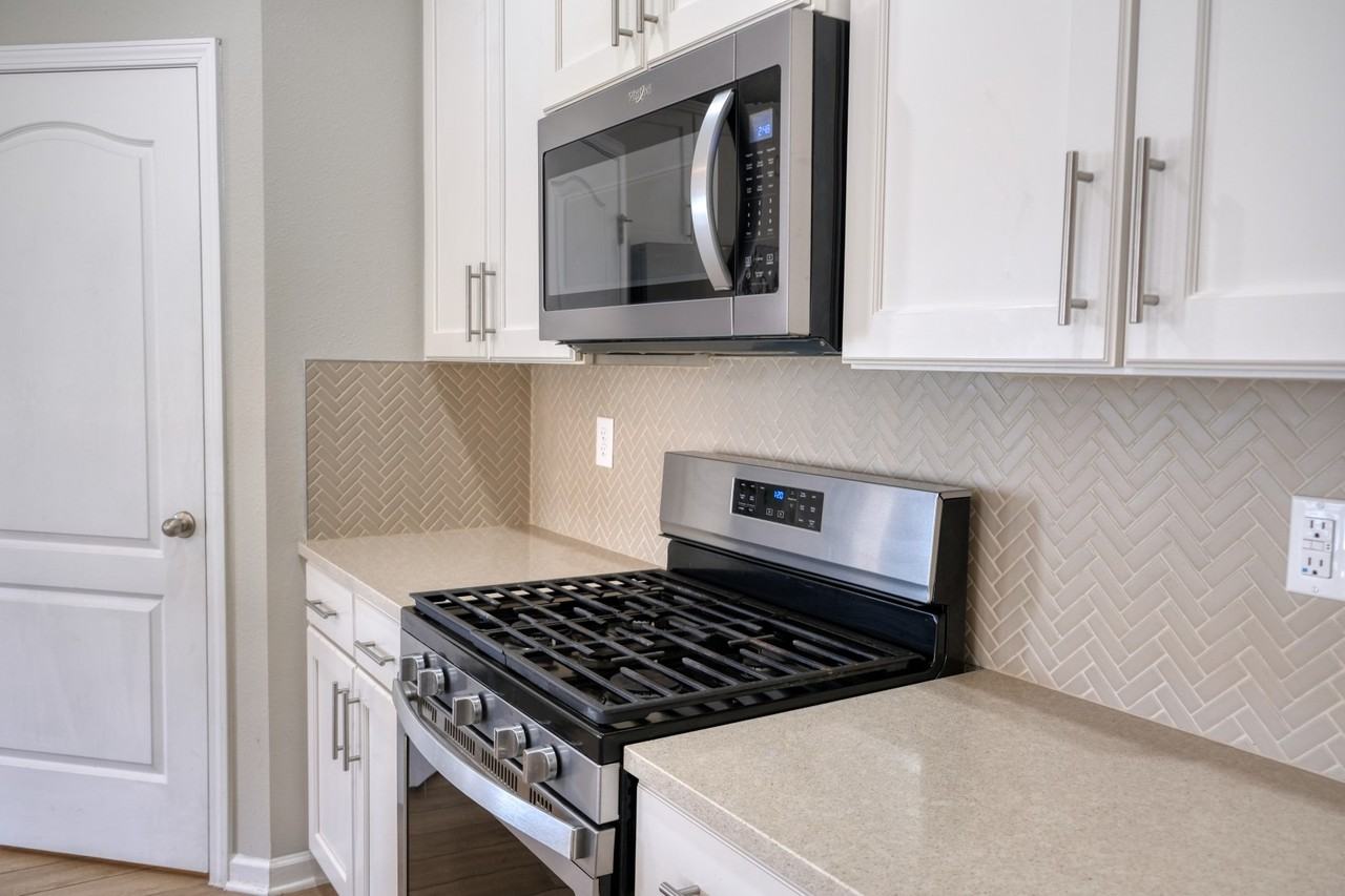 82905 Thompson Ln #1 - Photo 2 of 14