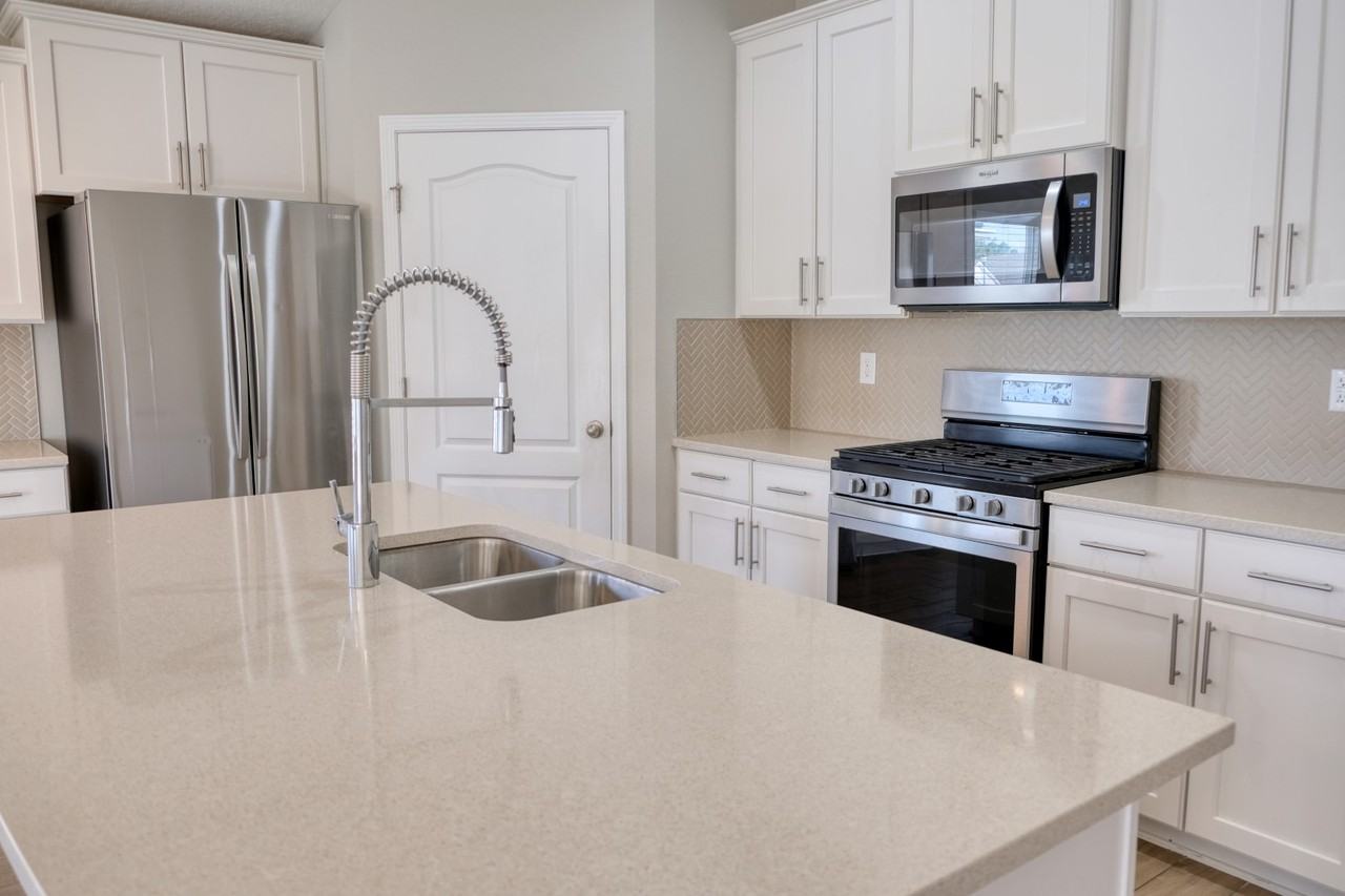 82905 Thompson Ln #1 - Photo 3 of 14