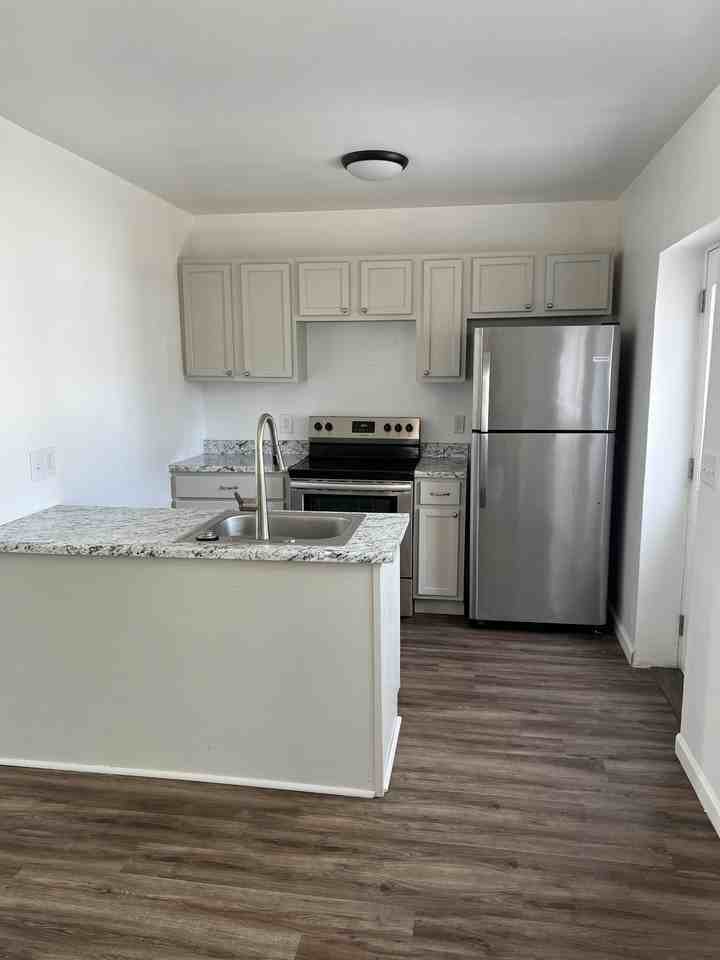 715 W 13th St #NA - Photo 2 of 6