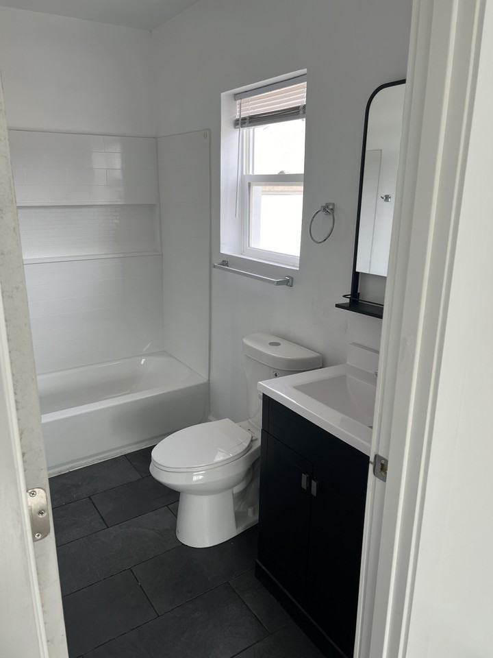 715 W 13th St #NA - Photo 3 of 6