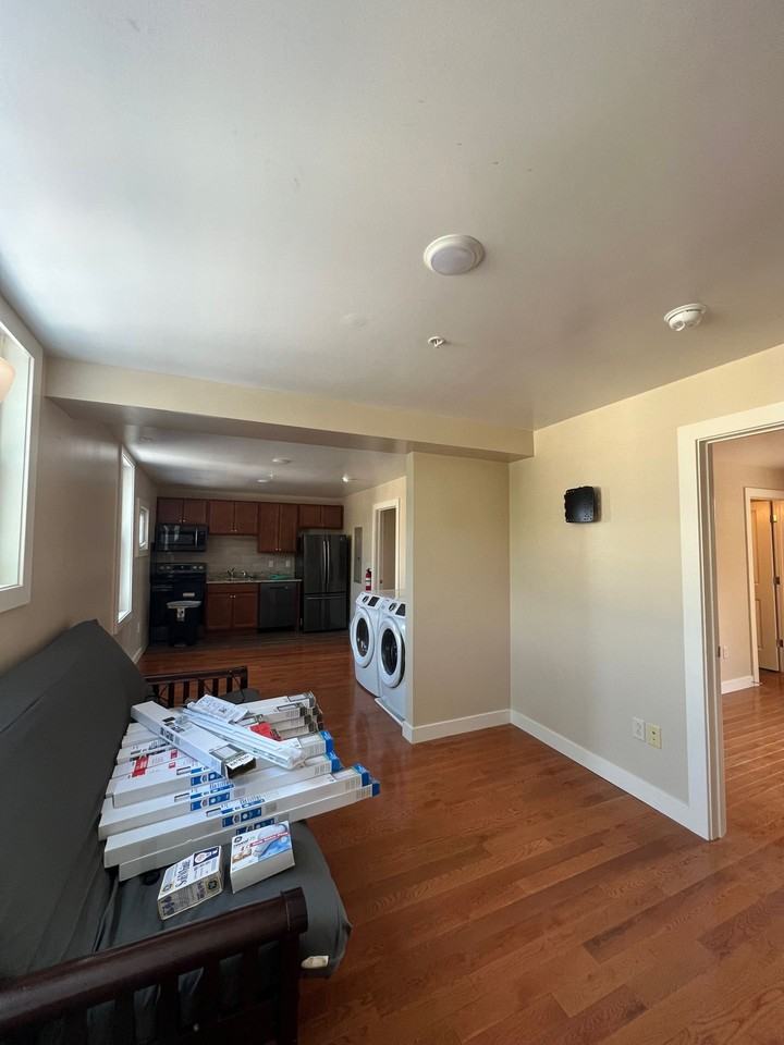 220 S Allen St Building - Photo 4 of 11