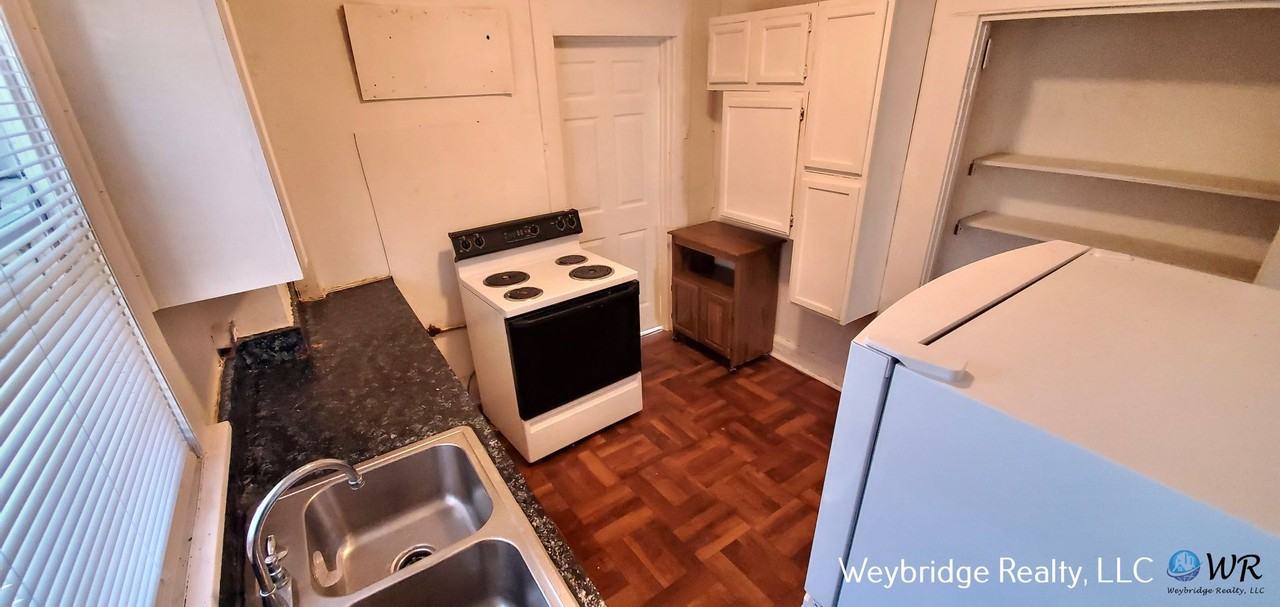 Rogers Place 923 - 925 - Photo 3 of 15