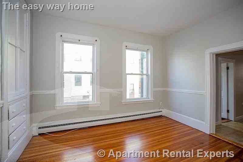 222 Prospect St #3 - Photo 4 of 7