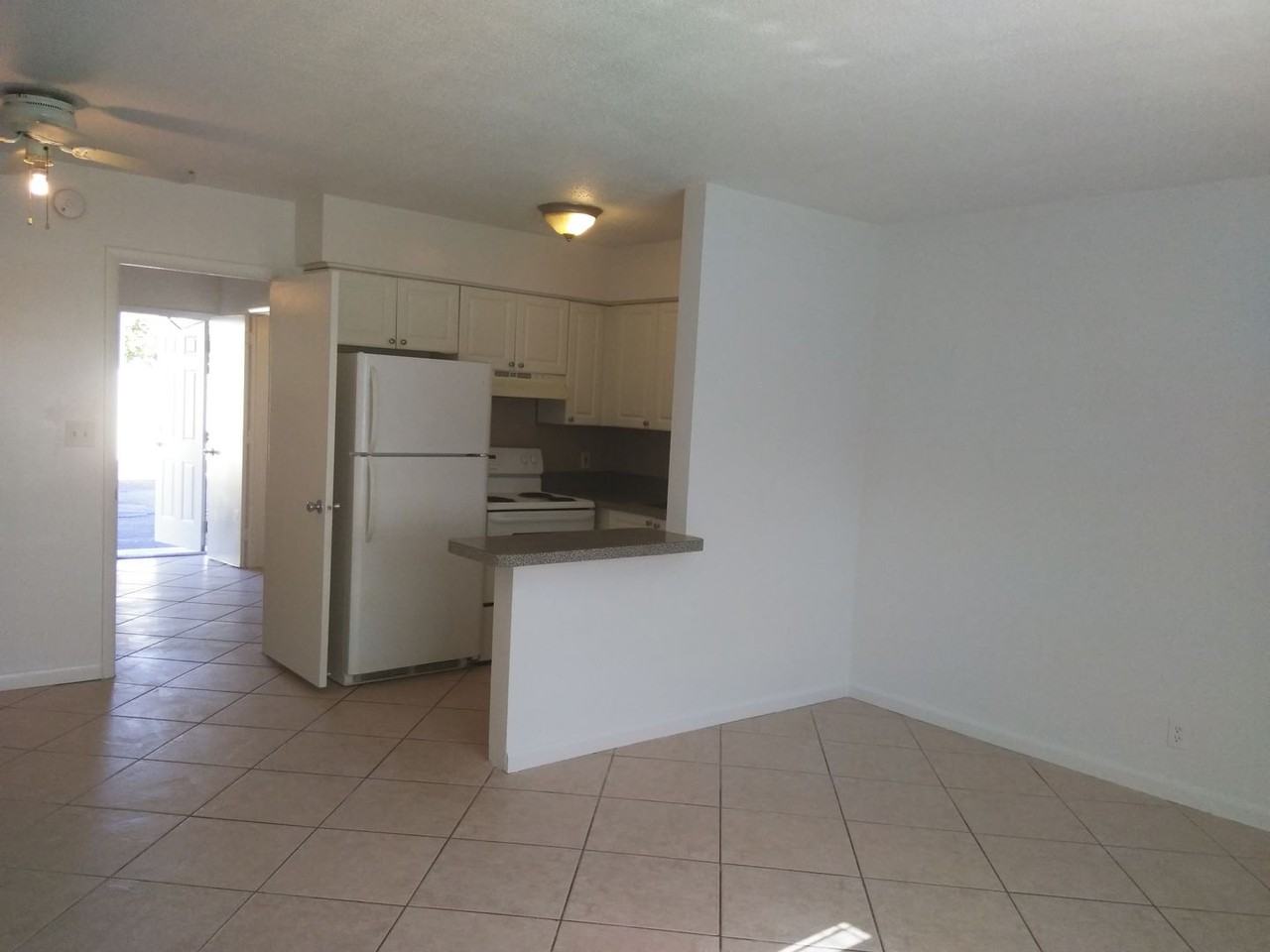 Pompano Palms - Photo 3 of 9