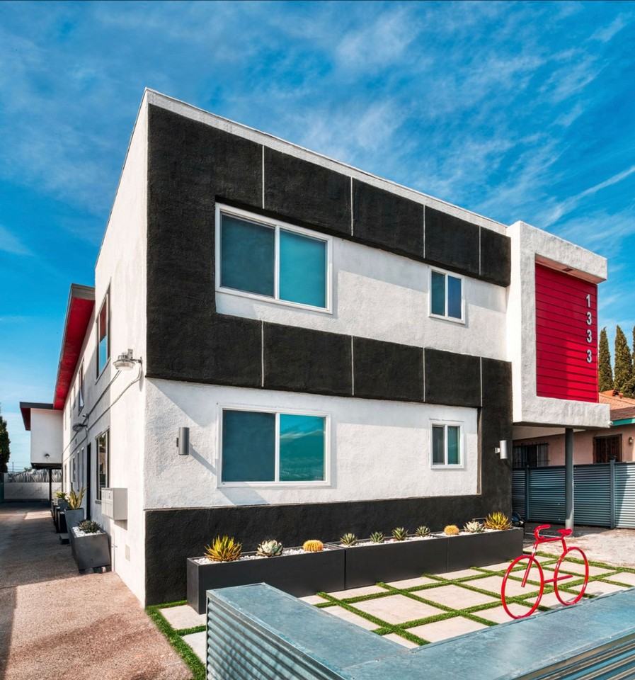 1333 W 36th Pl #02 - Photo 7 of 42