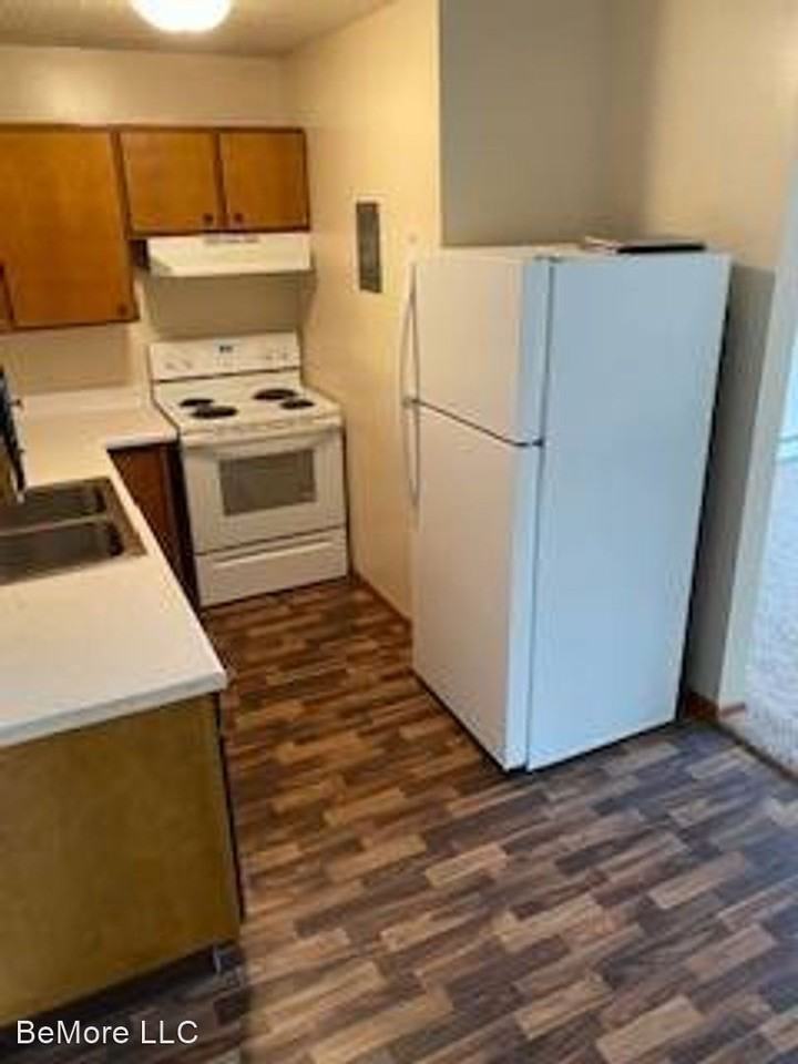 410 18th St N - Photo 3 of 5