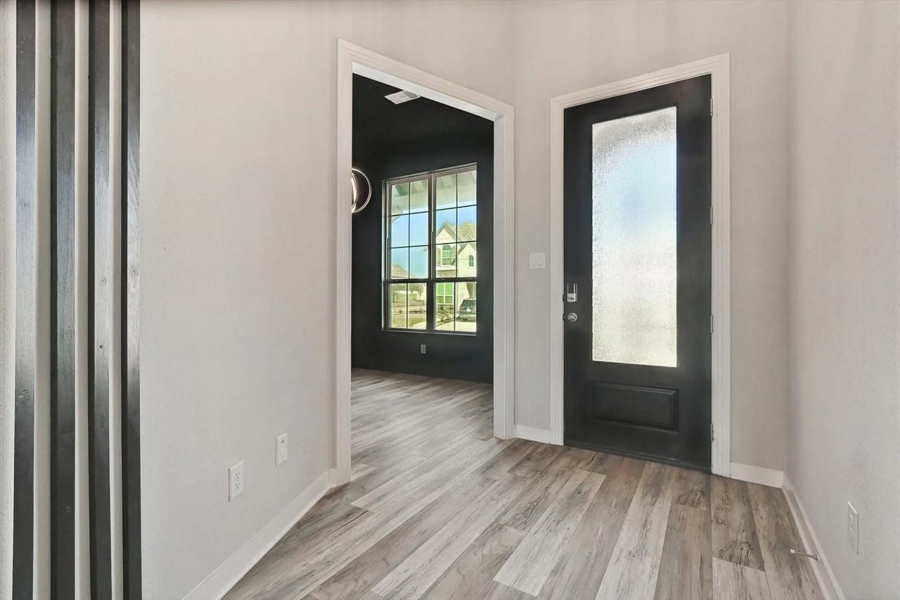 1613 Chickadee Dr - Photo 3 of 16