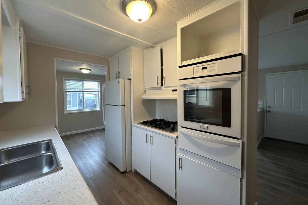 340 3rd Ave - Photo 3 of 10