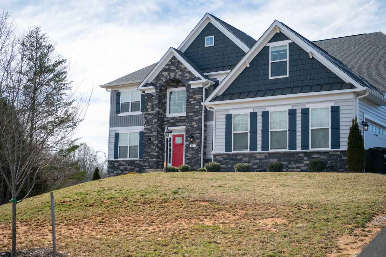 101 Seth Dr - Photo 2 of 38