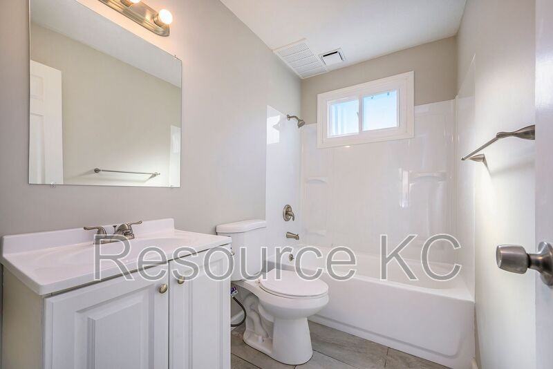 802 Ne 68th St - Photo 2 of 12