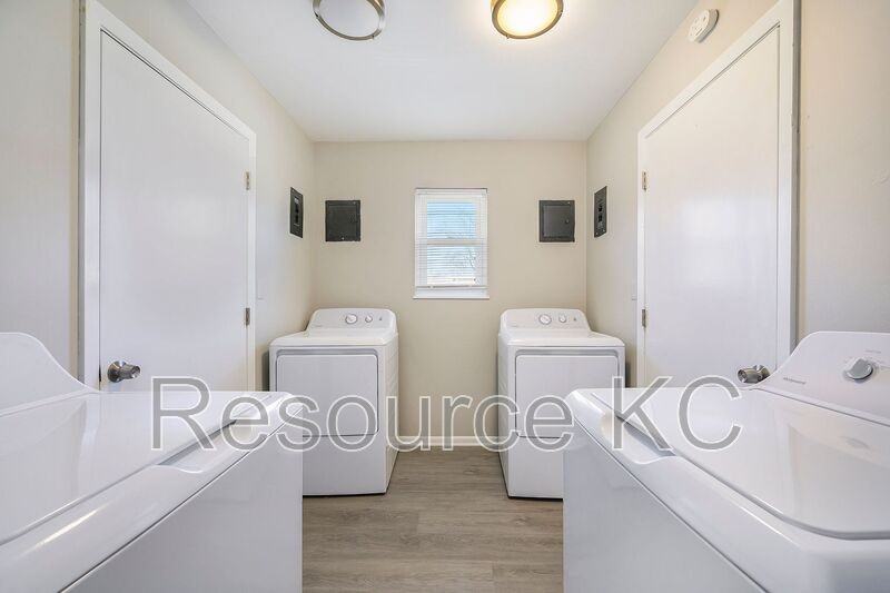 802 Ne 68th St - Photo 3 of 12